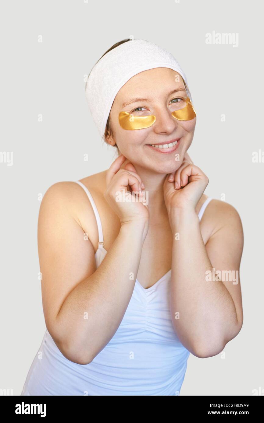 Eye patch procedure. Facial hydrogel treatment. Dermatology spa mask