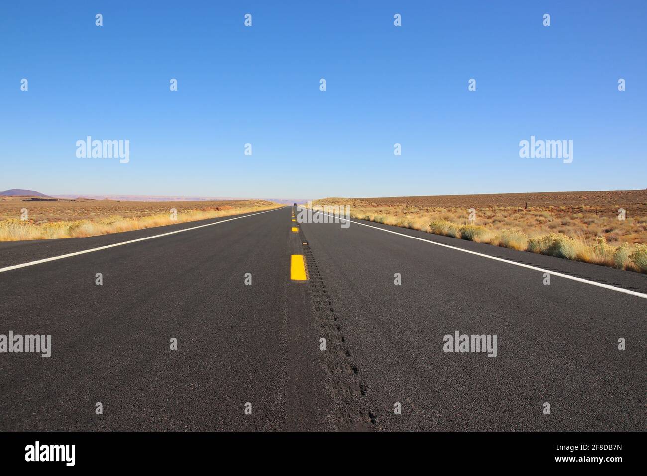 American country road hi-res stock photography and images - Alamy