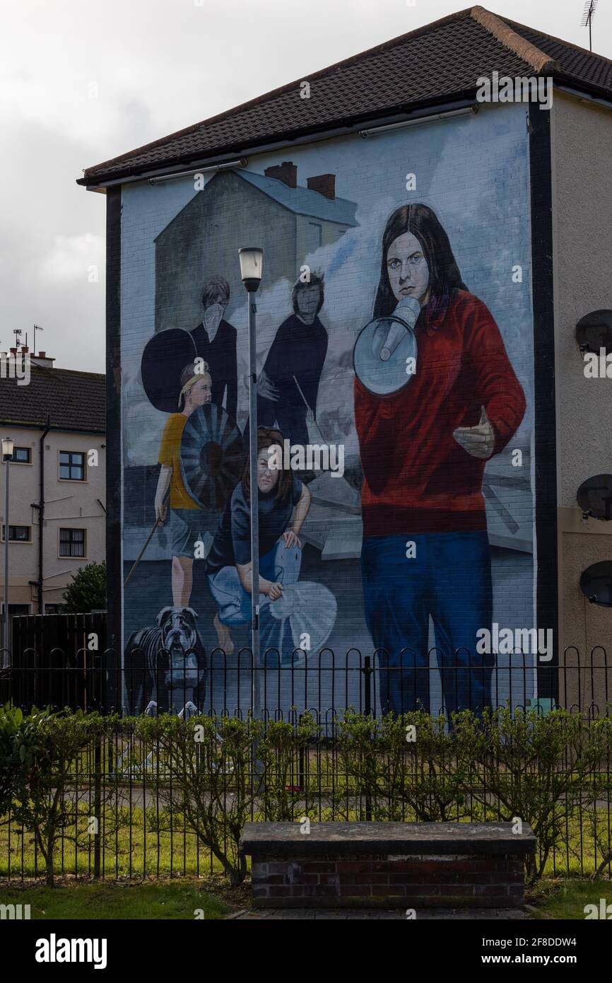 Wall Murals in Derry Stock Photo Alamy