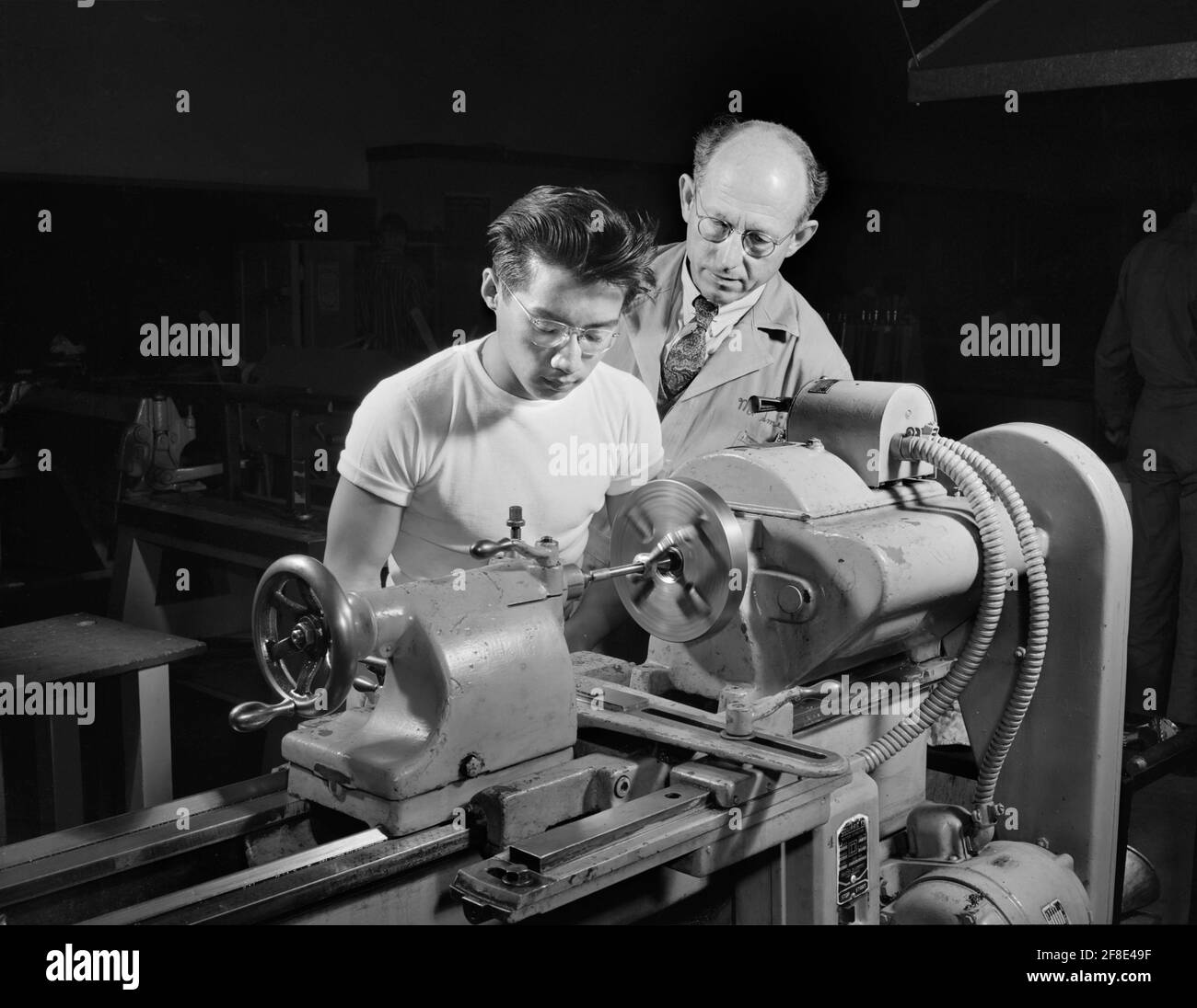 Chinese-American Student learning to operate Lathe to help in War Program, High School Victory Corps, Polytechnic High School, Los Angeles, California, USA, Alfred T. Palmer, U.S. Office of War Information, September 1942 Stock Photo