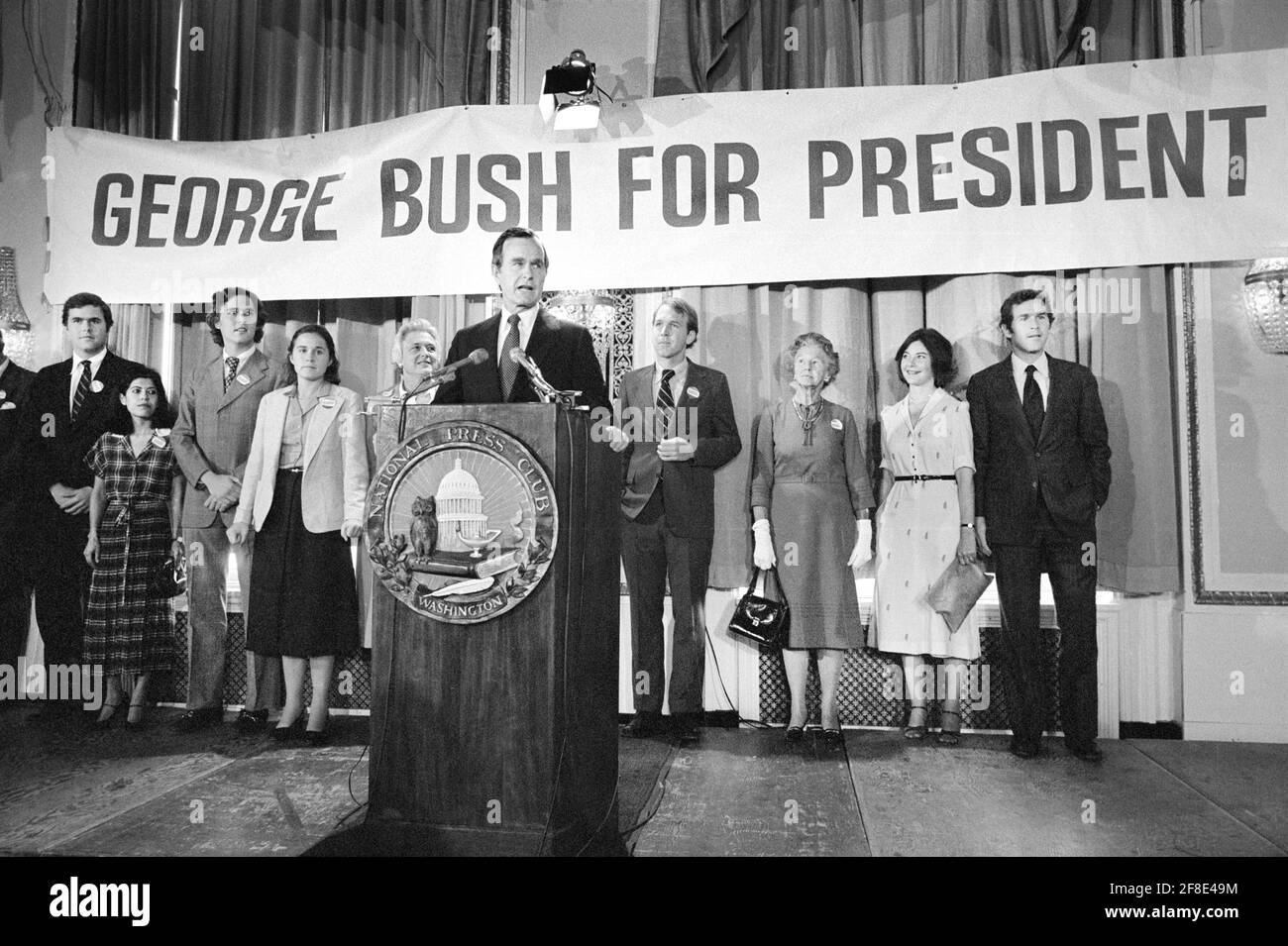 George H.W. Bush announcing his candidacy for President, his wife Barbara Bush, mother Dorothy Walker Bush and his children in Background, Thomas J. O'Halloran, May 1, 1979 Stock Photo