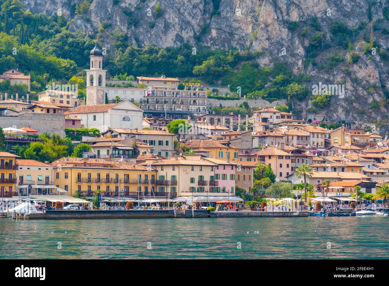 Lakeside promenade limone sul garda hi-res stock photography and images ...