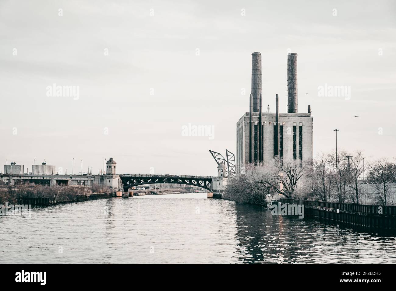 Industrial Waterfront Building of the Chicago River Stock Photo - Alamy
