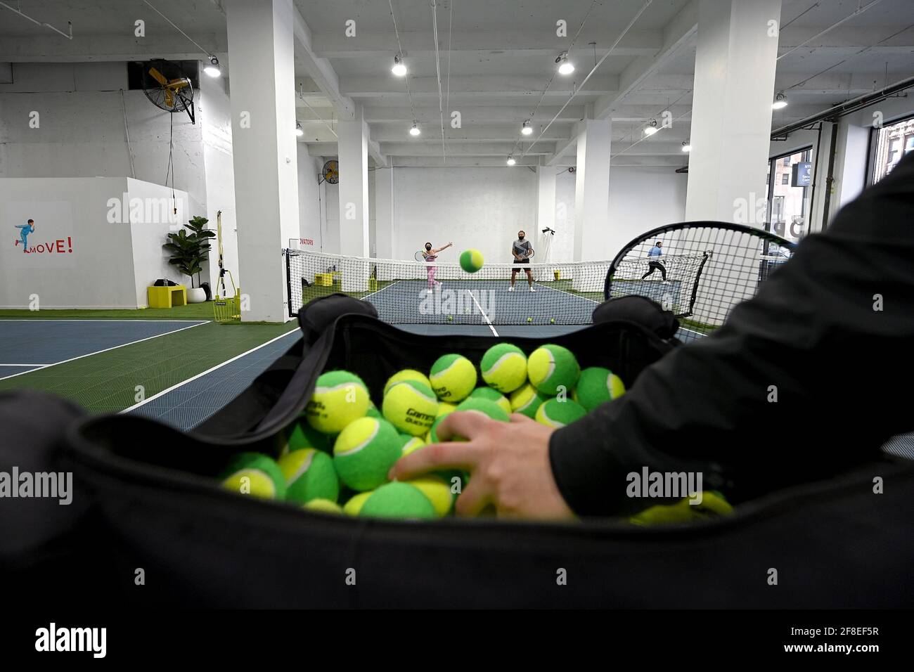 Kids tennis class hi res stock photography and images Alamy