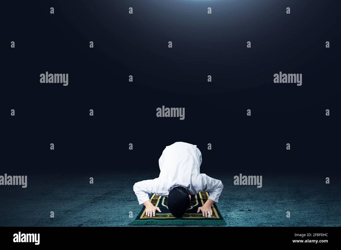 Muslim man praying on rug hi-res stock photography and images - Alamy