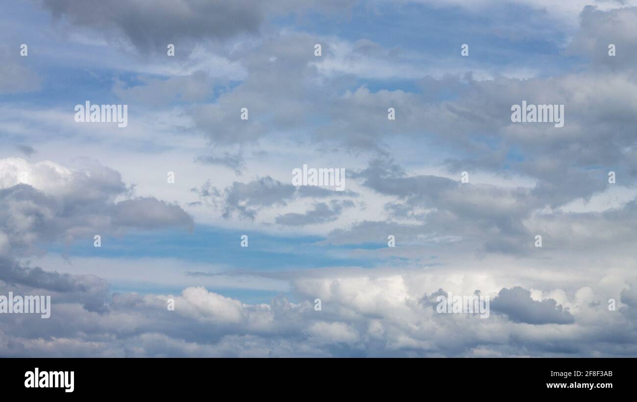 Timelapse fluffy clouds sky hi-res stock photography and images - Alamy