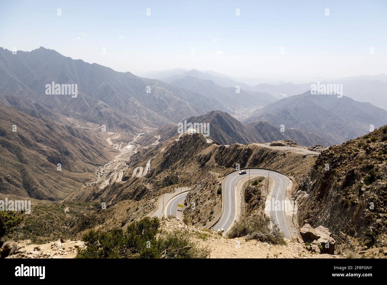 Steep, winding road to the high plateau of Abha in the southeast of Saudi Arabia Stock Photo