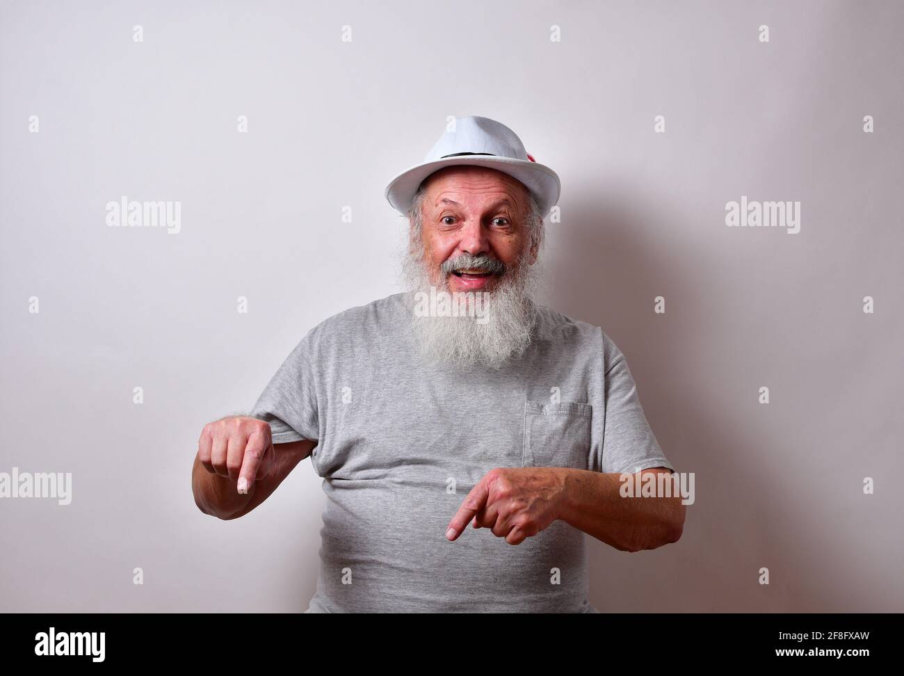 An old man with white beard hi-res stock photography and images - Alamy