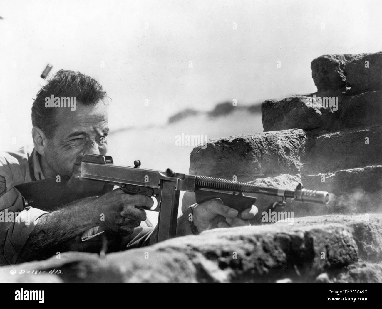 HUMPHREY BOGART firing machine gun in SAHARA 1943 director ZOLTAN KORDA HUMPHREY BOGART firing machine gun in SAHARA 1943 director ZOLTAN KORDA
