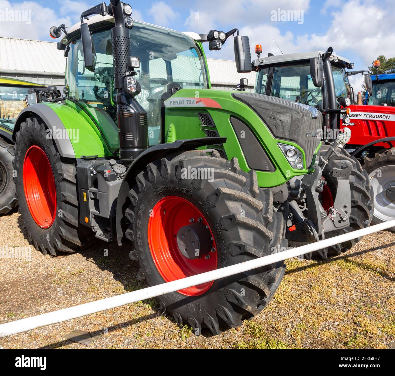 Page 3 Tractors Massey Ferguson Farming High Resolution Stock Photography And Images Alamy