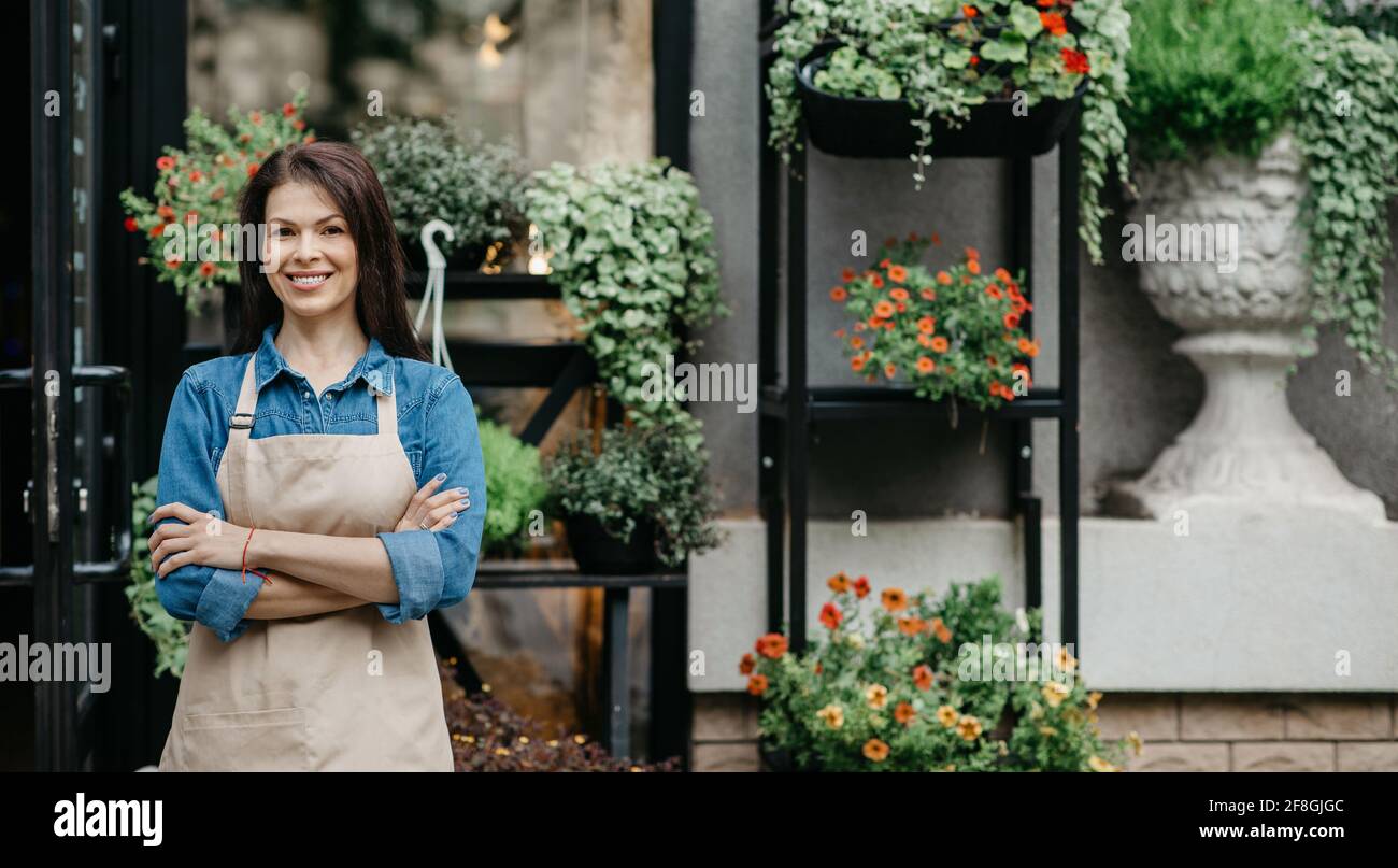 Startup successful small business, entrepreneur standing at florist shop, environment friendly concept Stock Photo