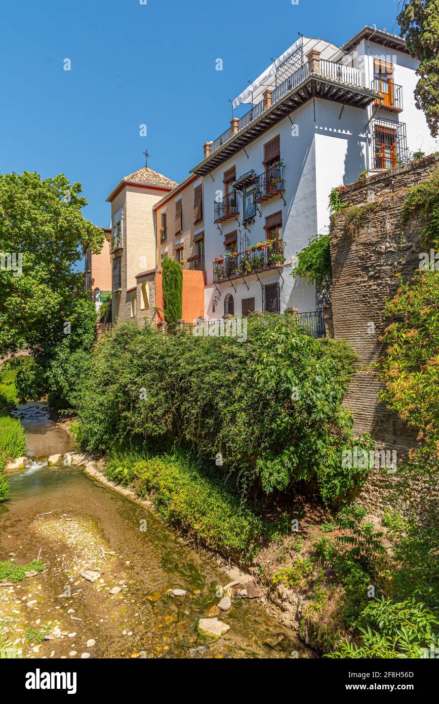 Houses alongside river Darro in Granada, Spain Stock Photo