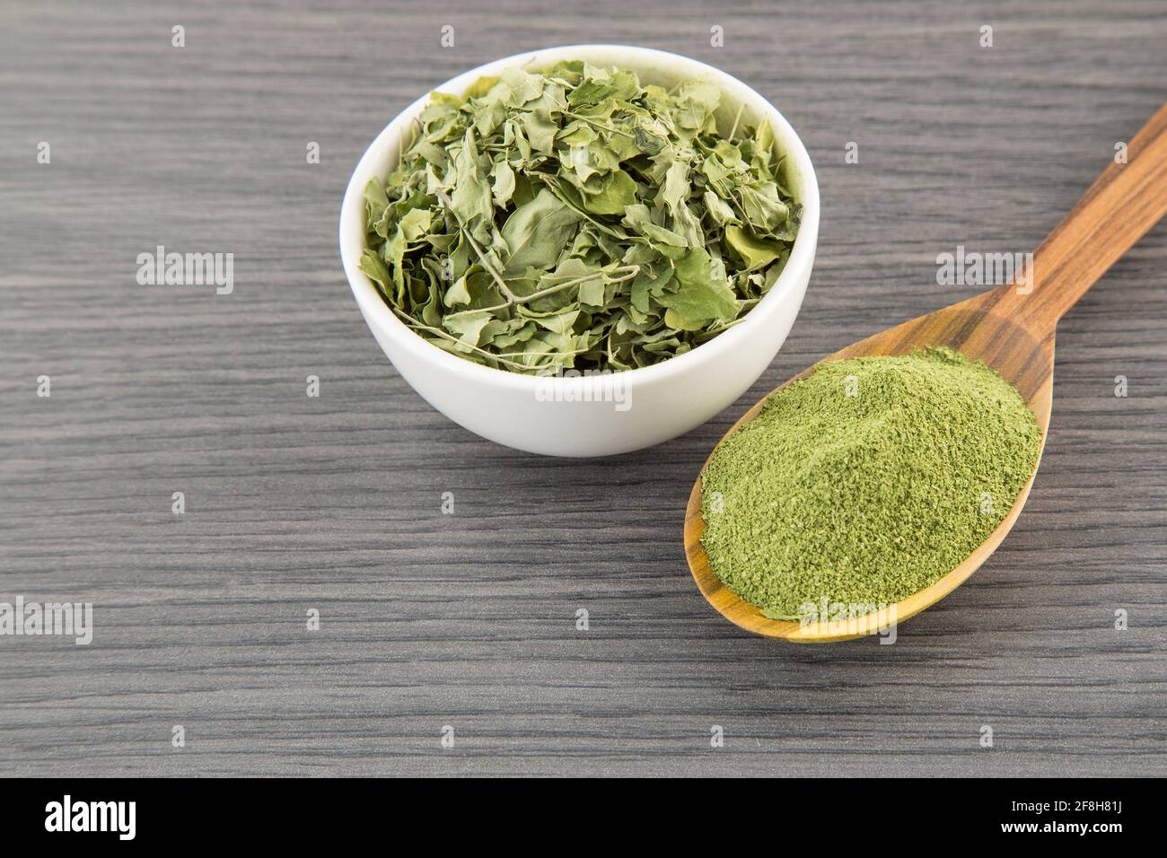 Moringa leaves and moringa powder - Moringa oleifera Stock Photo - Alamy