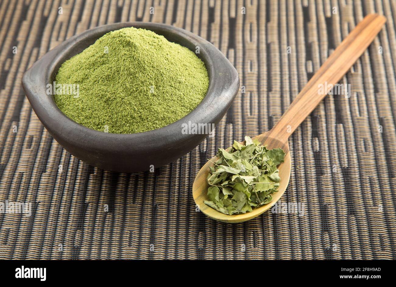 Moringa leaves and moringa powder - Moringa oleifera Stock Photo - Alamy