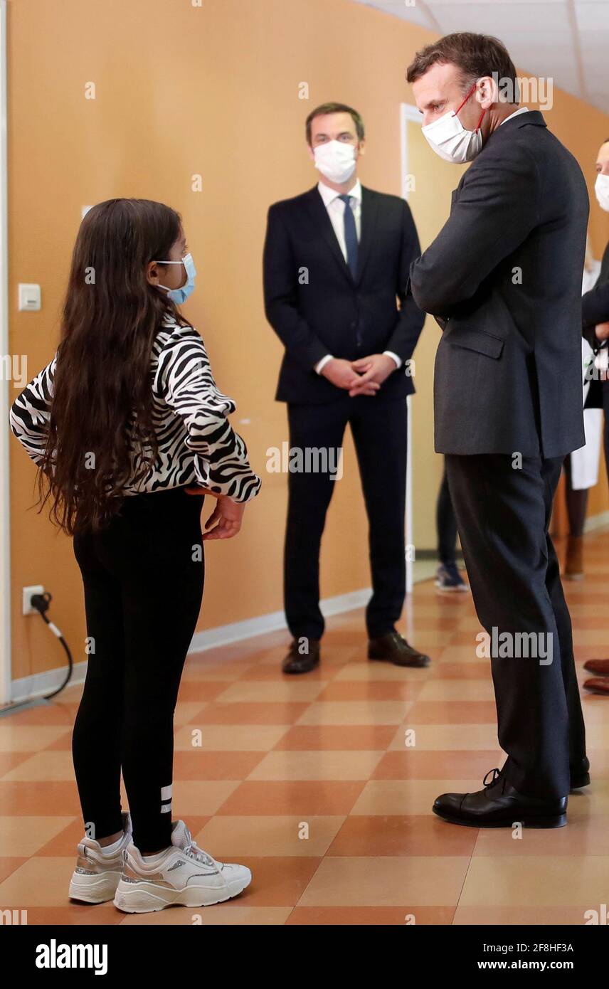 French President Emmanuel Macron visits a child psychiatry department at Reims hospital to discuss the psychological impact of the COVID-19 crisis and the lockdown on children and teenagers in France, April 14, 2021.  REUTERS/Christian Hartmann/Pool Stock Photo
