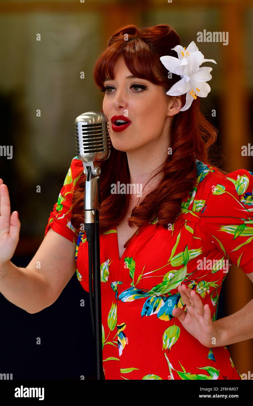 Lady Singer in red dress Stock Photo - Alamy