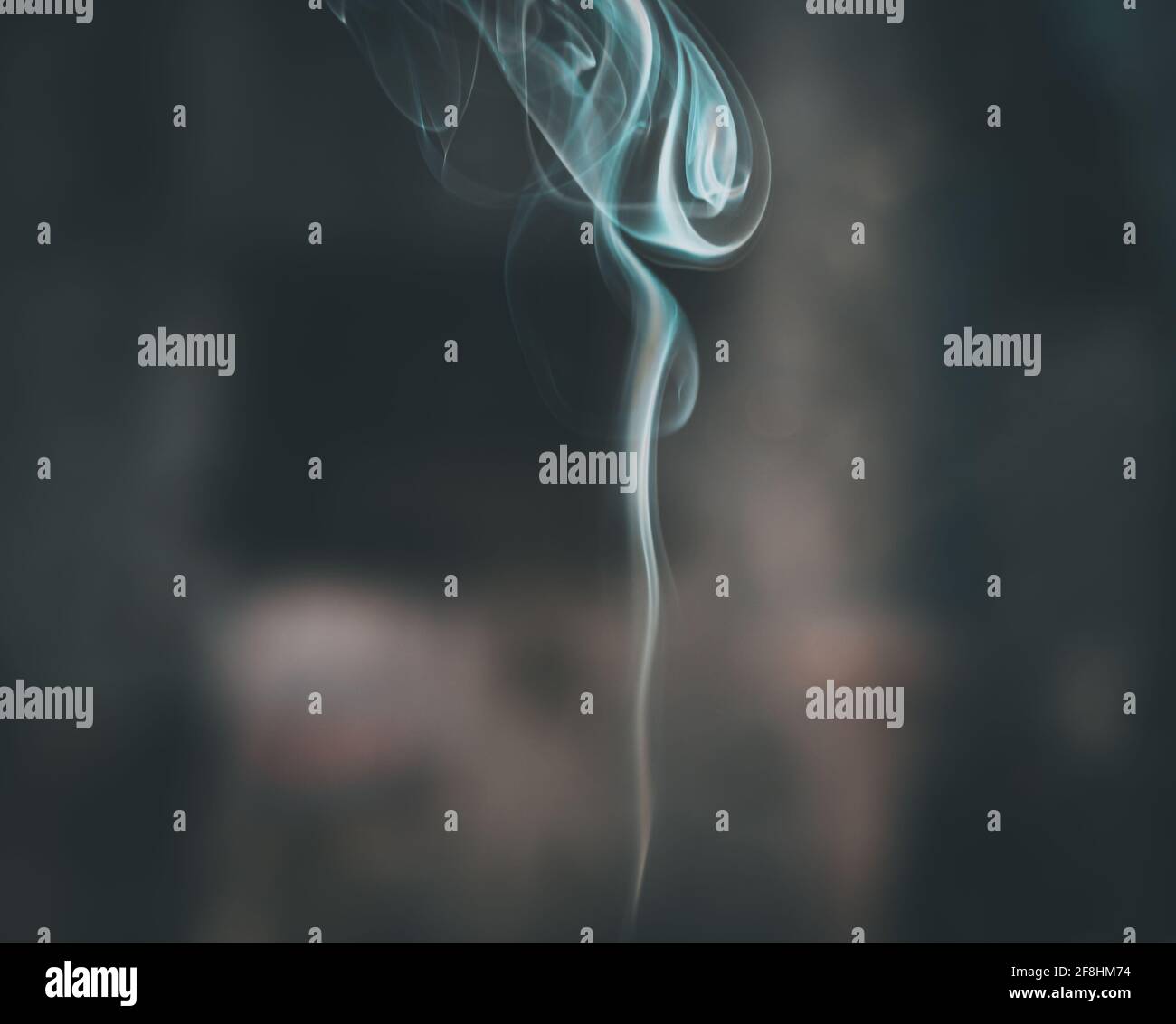 BAHíA BLANCA, ARGENTINA - Apr 15, 2020: Se trata de humo de un sahumerio en el cual se aprecian varias formas en ella Stock Photo