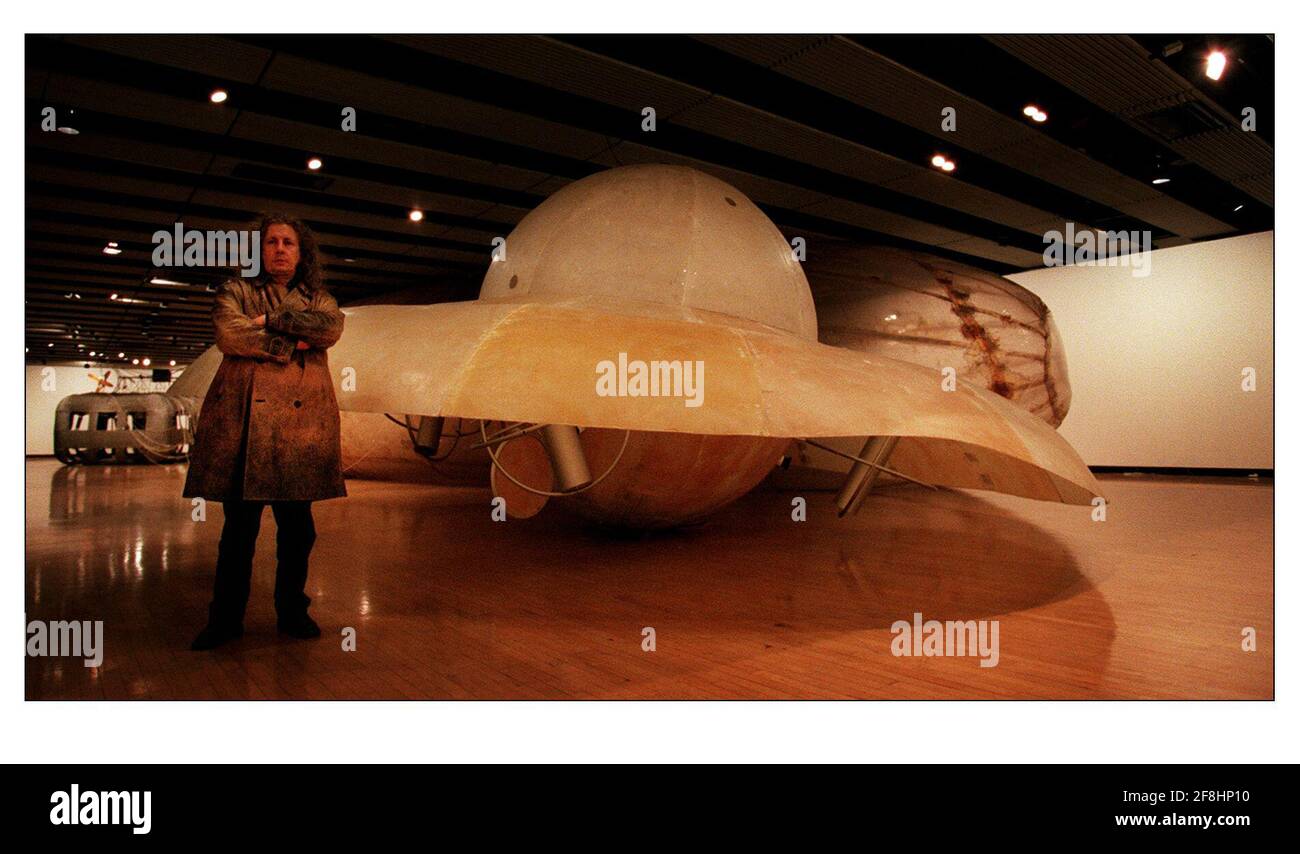 PANAMARENKO  FEBRUARY 2000 WITH SOME OF HIS SCULPTURES AT THE HAYWARD GALLERY, LONDON. EXHIBITION RUNS FROM 10 FEB TO 2 APRIL 2000 Stock Photo