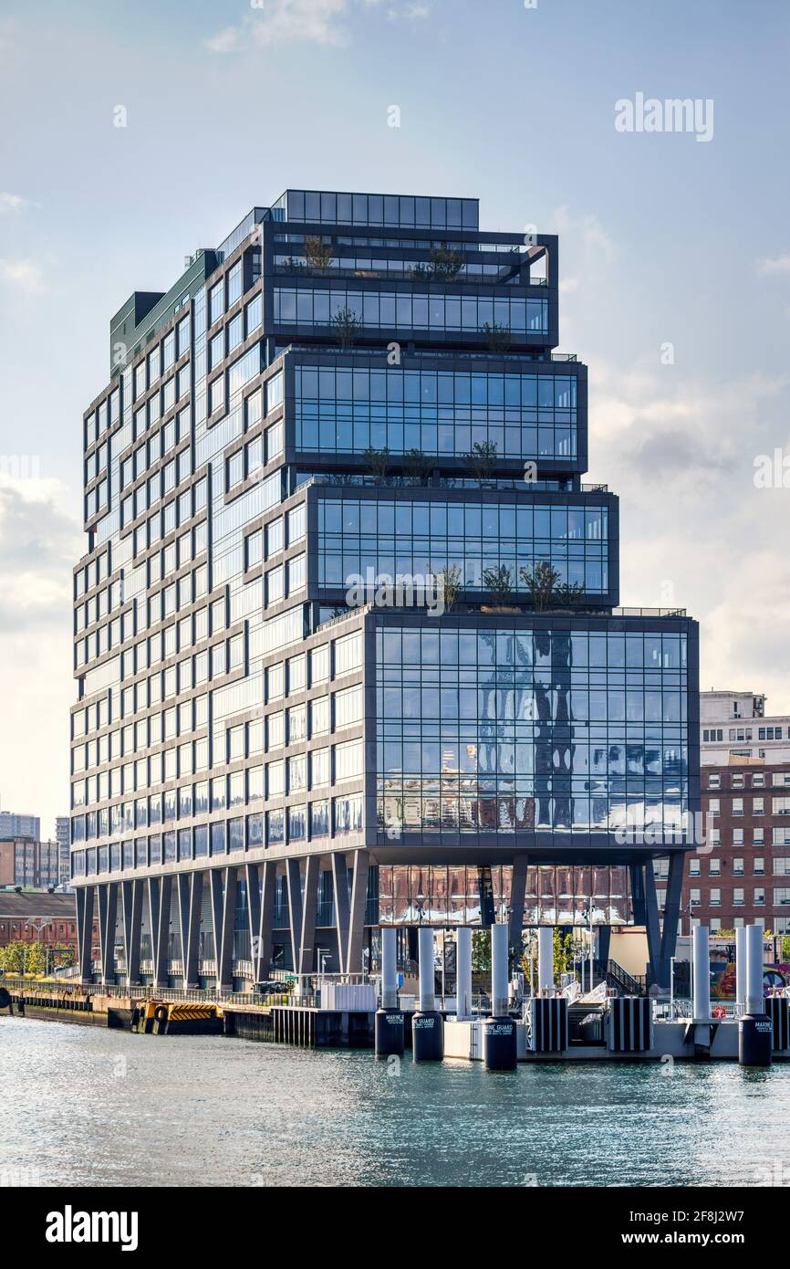 Dock 72, Brooklyn Navy Yard, Williamsburg supported on stilts Stock