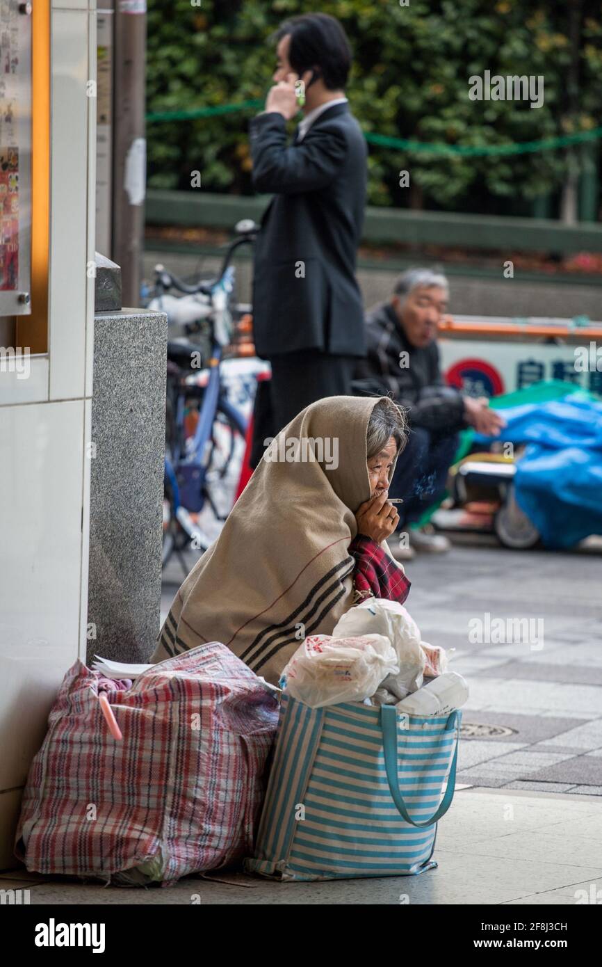 Japanese Homeless High Resolution Stock Photography And Images Alamy