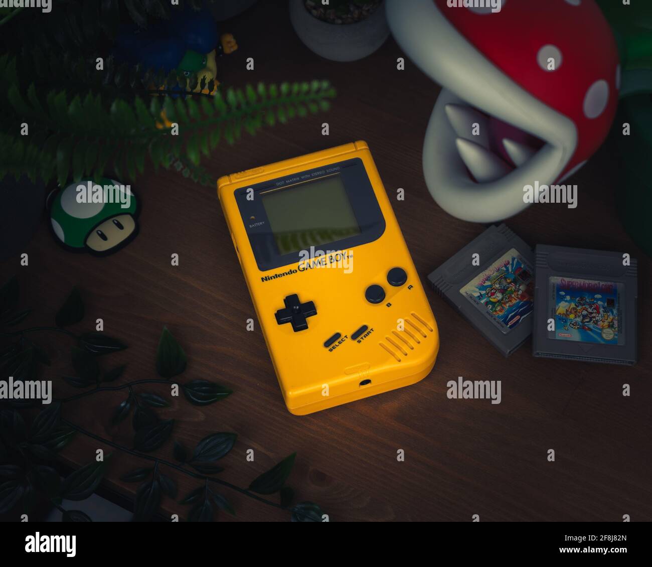 Super mario land 2 hi-res stock photography and images - Alamy