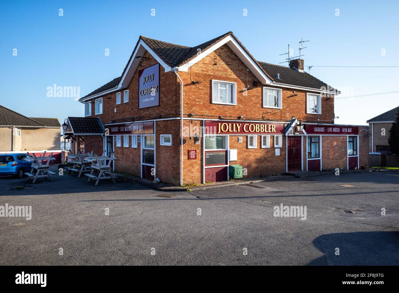 The exterior of the Jolly Cobbler - Chiphouse Rd, Bristol BS15 4TR (April 2021) Stock Photo