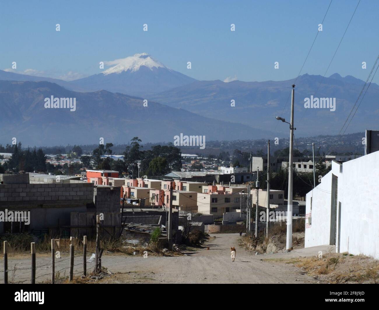 Road ecuador volcano cotopaxi hi-res stock photography and images - Alamy