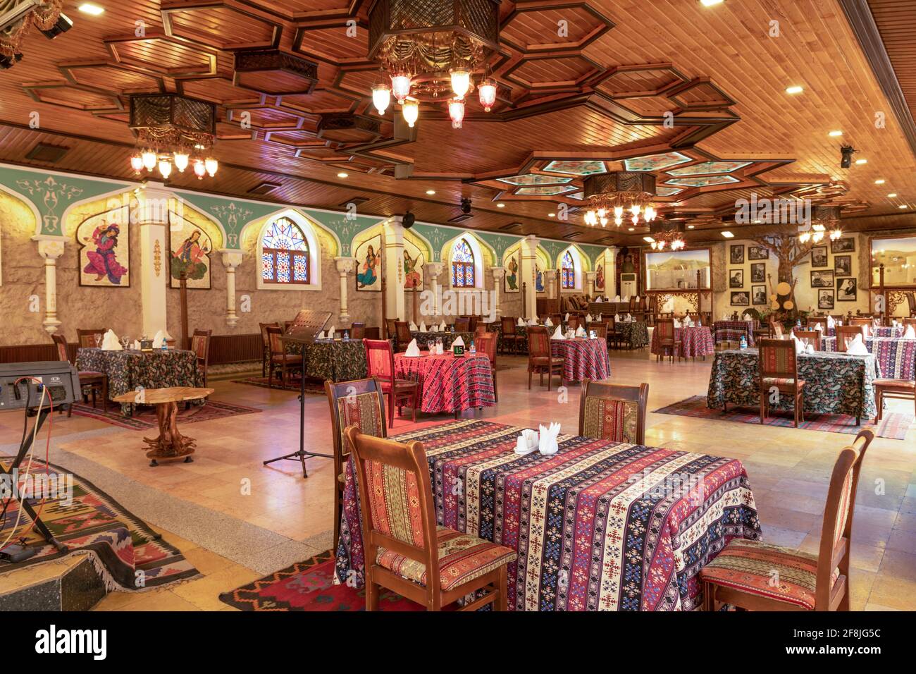 Old Vintage Style Restaurant Banquet Hall Event Room Interior Stock Photo Alamy