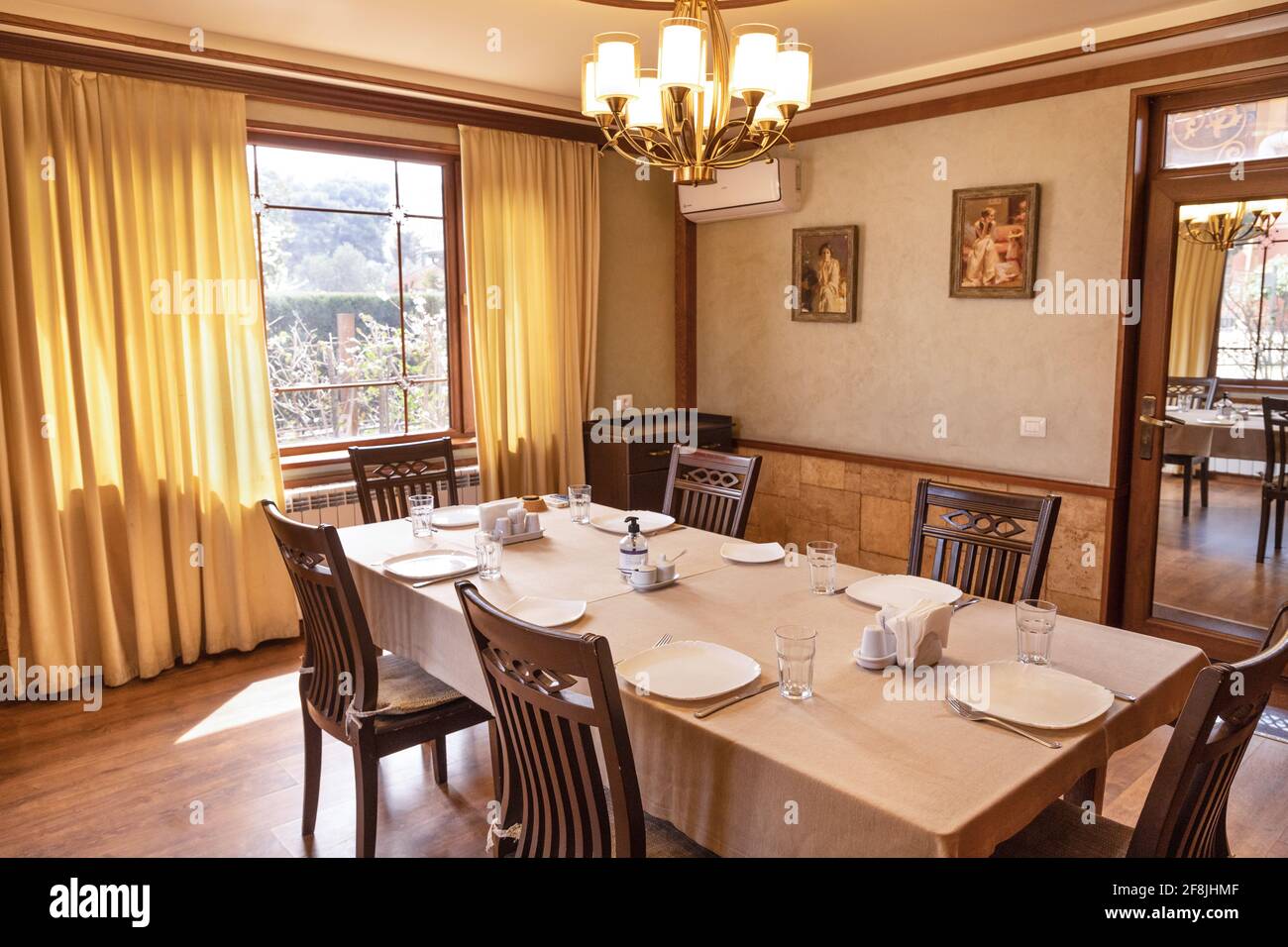 Modern restaurant banquet event room interior Stock Photo - Alamy