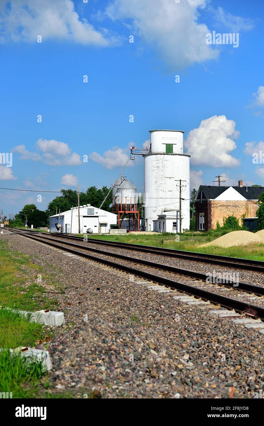 Malta, Illinois, USA. A soybean processing operation that includes a venerable elevator and other structures along Union Pacific Railroad tracks. Stock Photo