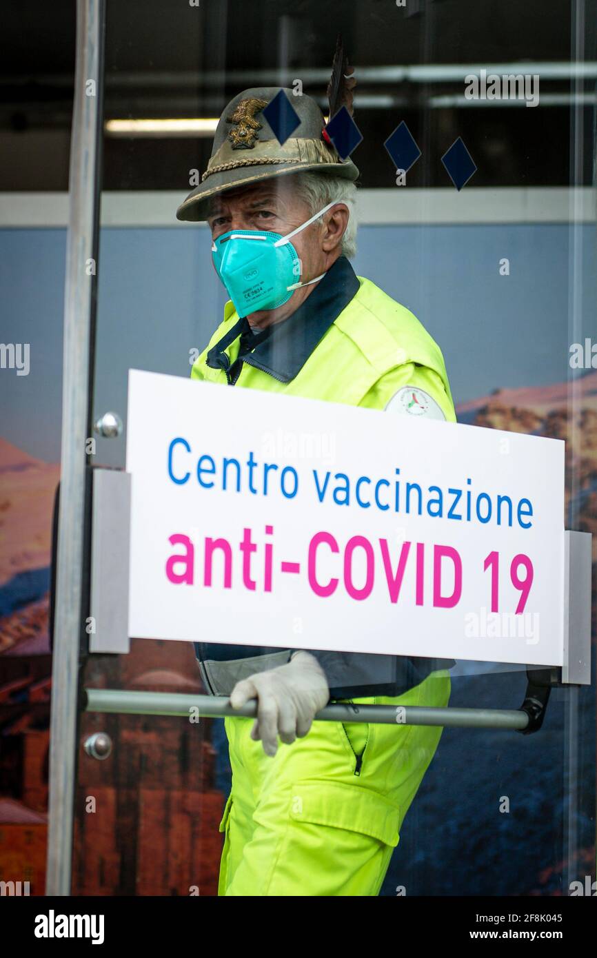 Turin, Italy. 14 April 2021. A Civil Protection volunteer opens the entrance door of a new vaccination hub at Lingotto building during a visit of General Francesco Paolo Figliuolo, Italy's special COVID-19 commissioner, to a new vaccination hub at Lingotto building. Credit: Nicolò Campo/Alamy Live News Stock Photo