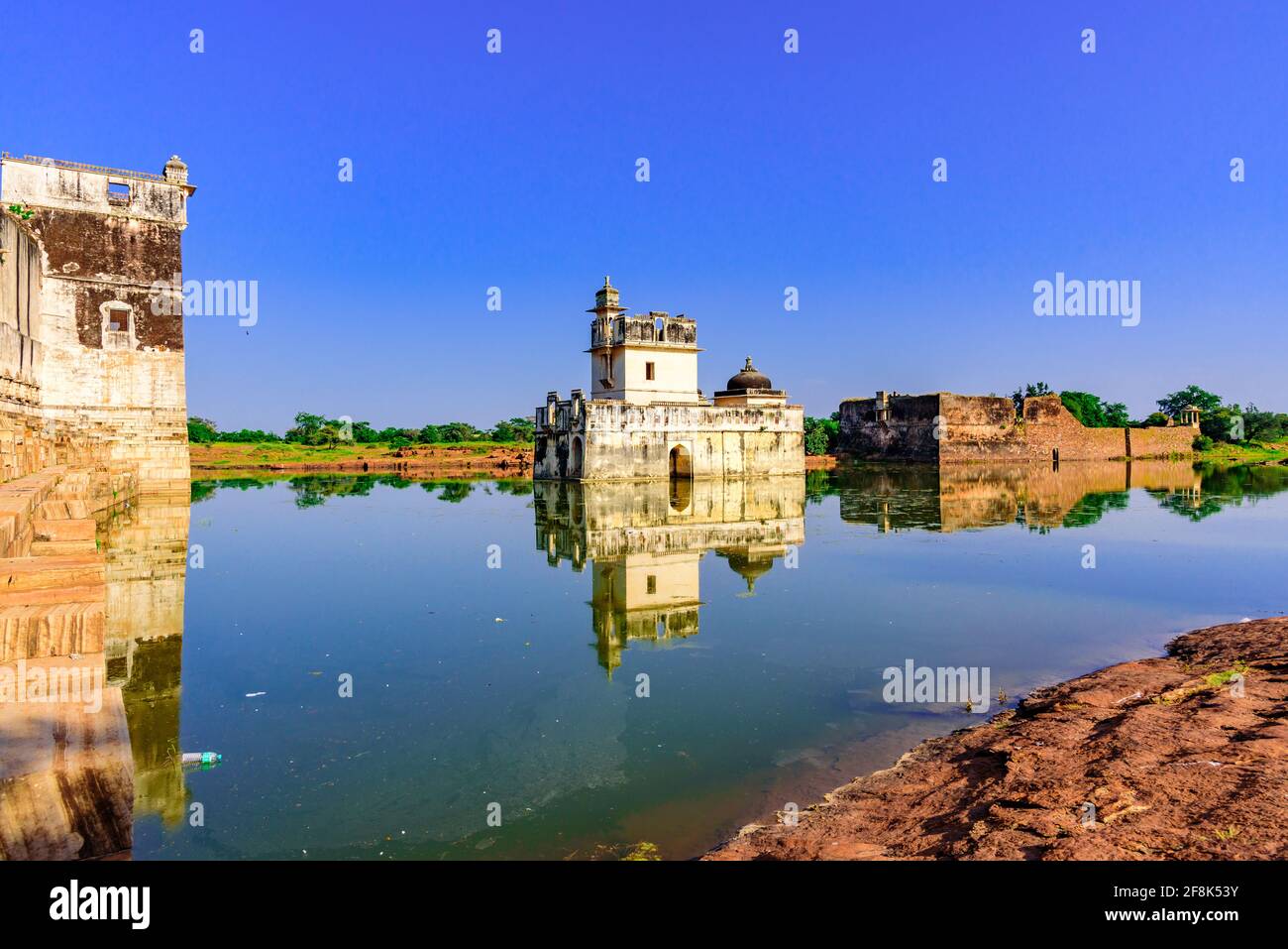 Queen Padmini’s Palace is one of the earliest palaces in India to be constructed completely surrounded by water. It is three storied building  built i Stock Photo