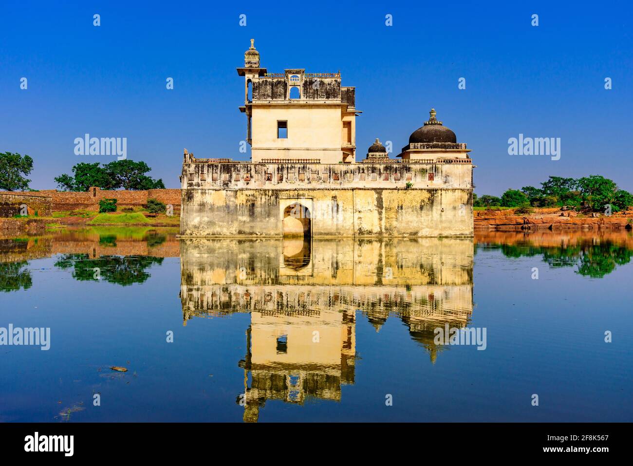 Queen Padmini’s Palace is one of the earliest palaces in India to be constructed completely surrounded by water. It is three storied building  built i Stock Photo