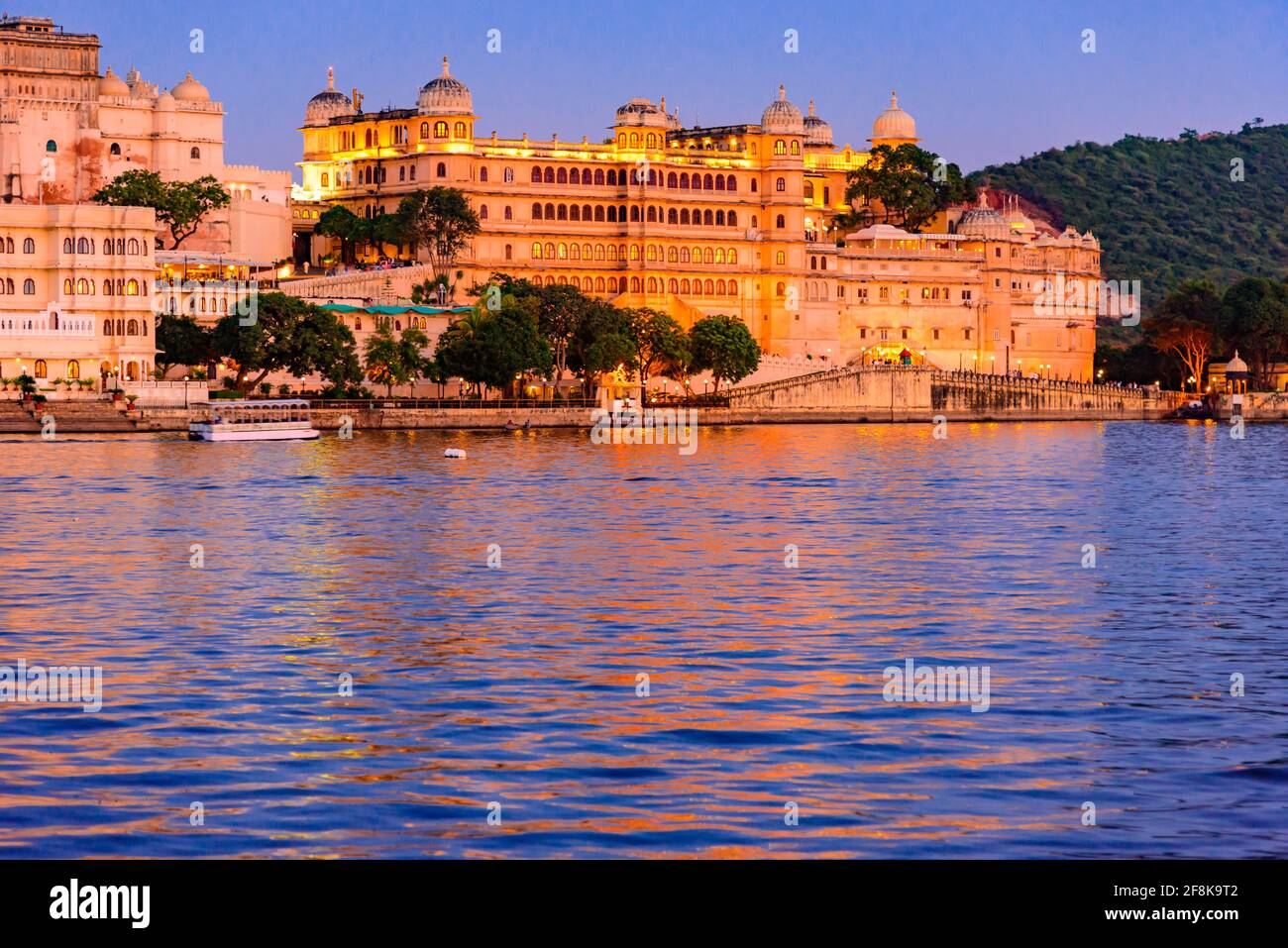 Sunset view at Lake Pichola from Ambrai Ghat at Udaipur, Rajasthan