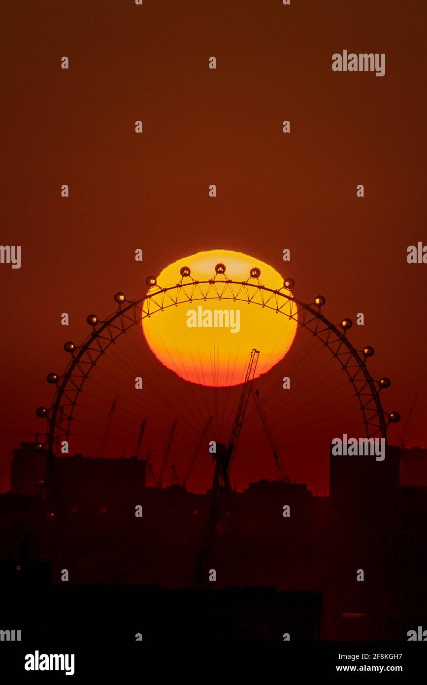 London, UK. 14th April, 2021. UK Weather: Dramatic evening sunset over the The London Eye ferris wheel as the city prepares for a mini-heatwave. Credit: Guy Corbishley/Alamy Live News Stock Photo