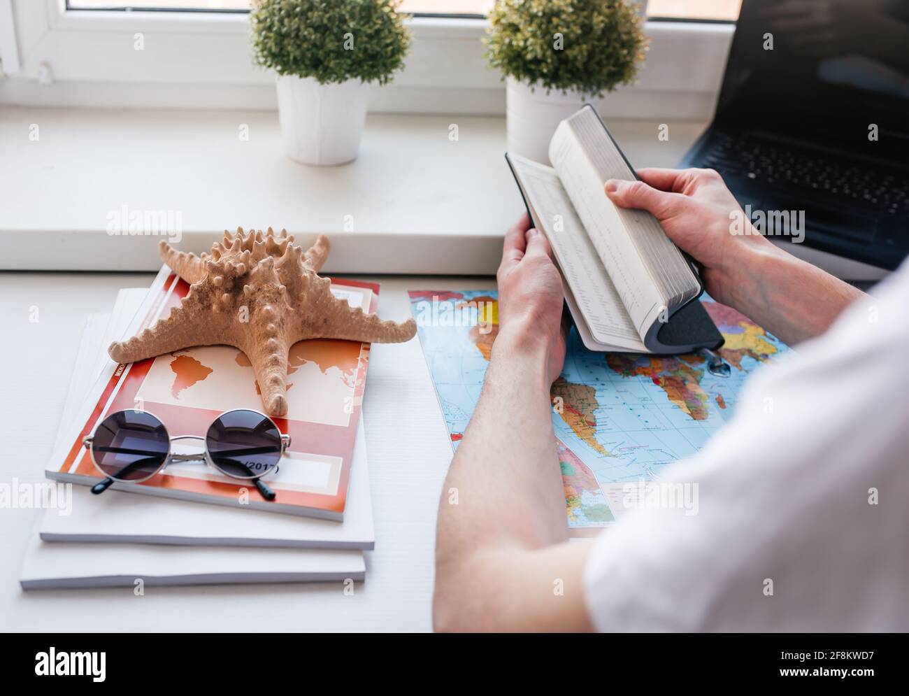 Planning a trip laptop map hi-res stock photography and images - Alamy