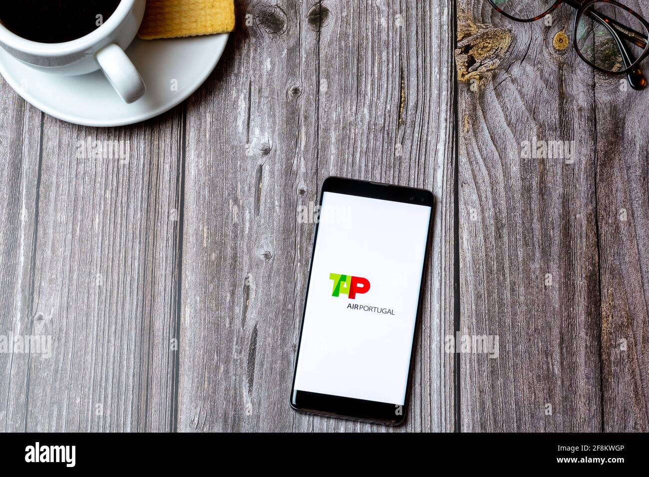 Tap air portugal application hi-res stock photography and images - Alamy