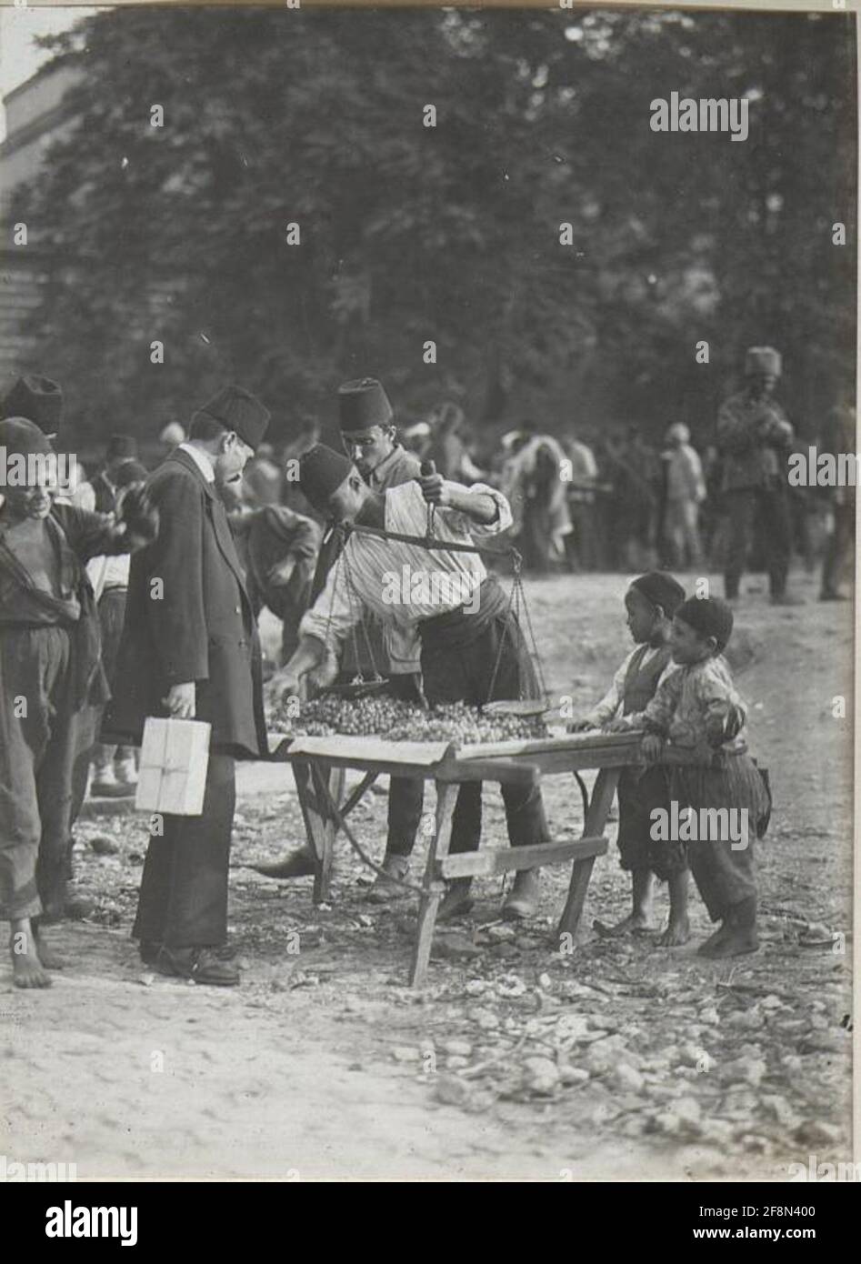 Fruit dealer Stock Photo - Alamy