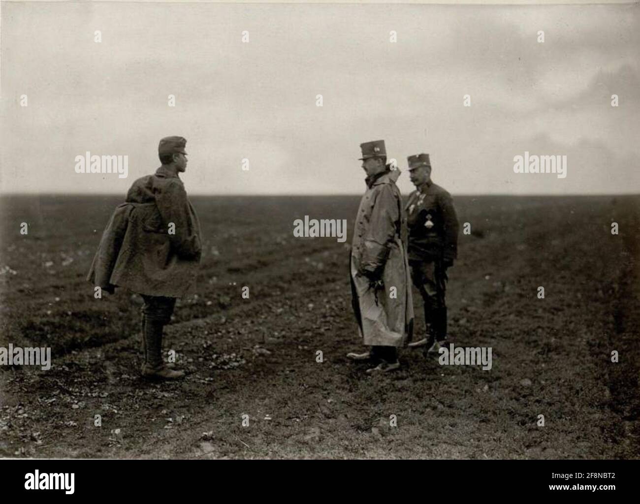 Wounded soldier in wwi hi-res stock photography and images - Alamy