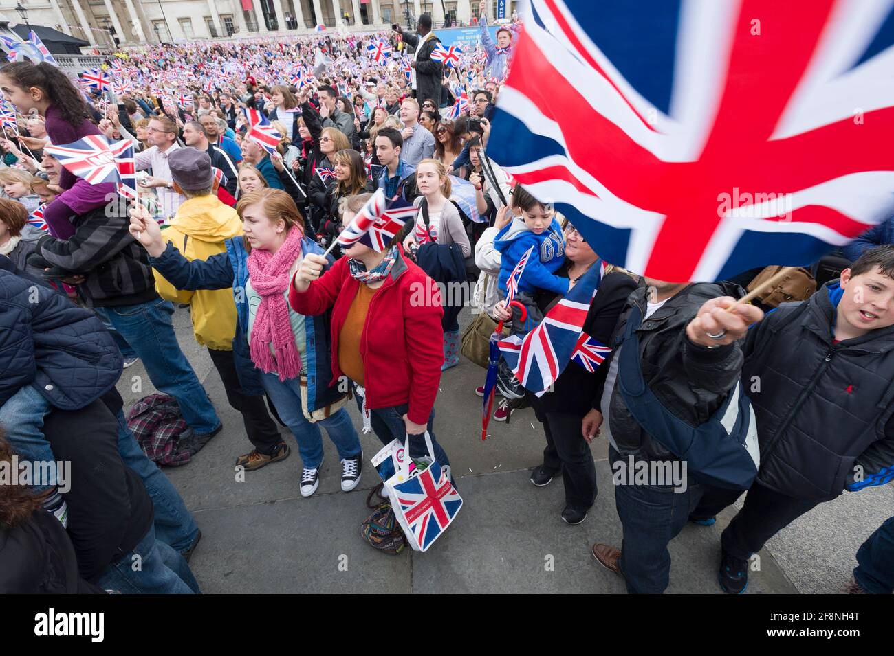 Royal family crowd celebrations hi-res stock photography and images - Alamy