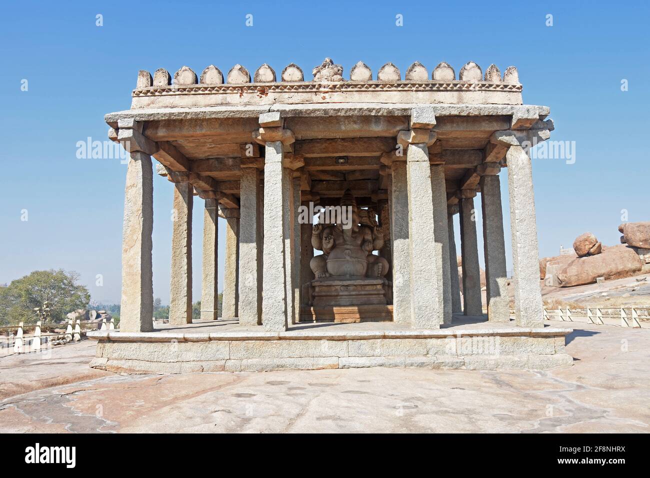 Sasivekalu Ganesha statue, Ancient architecture from the 14th century Vijayanagara empire at Hampi is a UNESCO World Heritage site Stock Photo