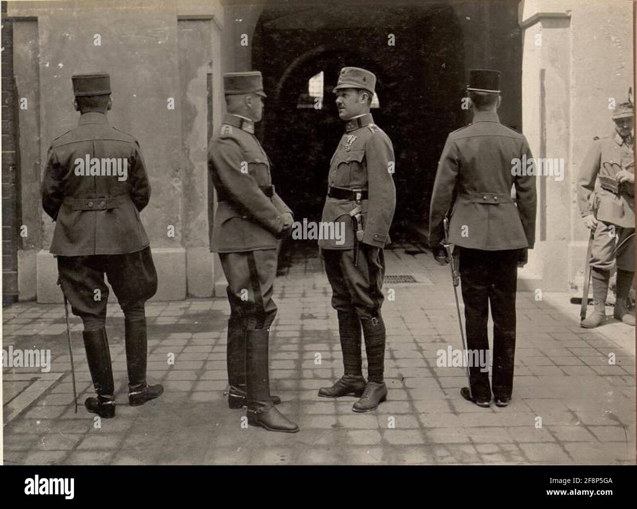 Officers uniforms hi-res stock photography and images - Alamy