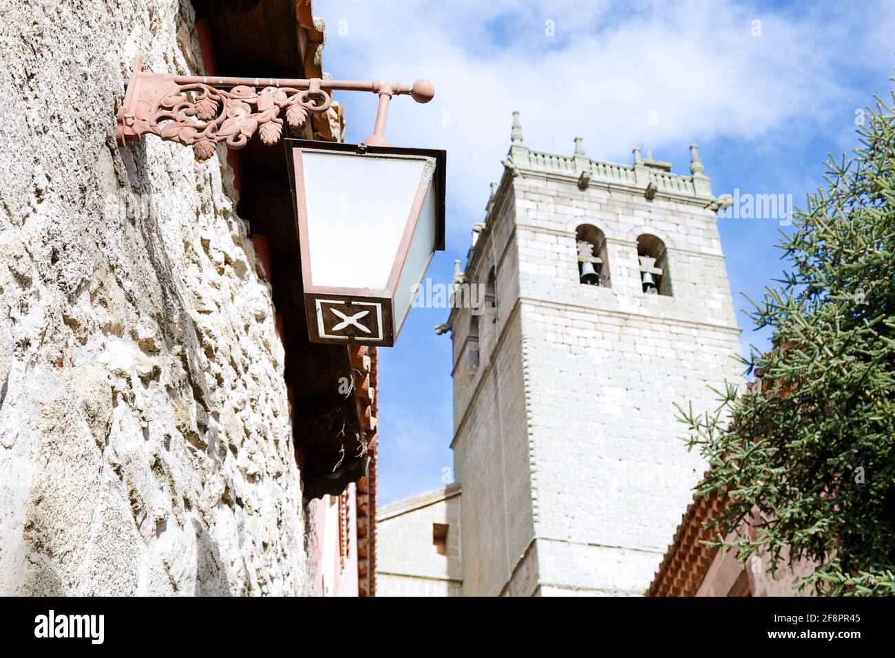 Streetlight and tower of the church of Santa María la Mayor in Ledesma, Salamanca, Spain Stock Photo