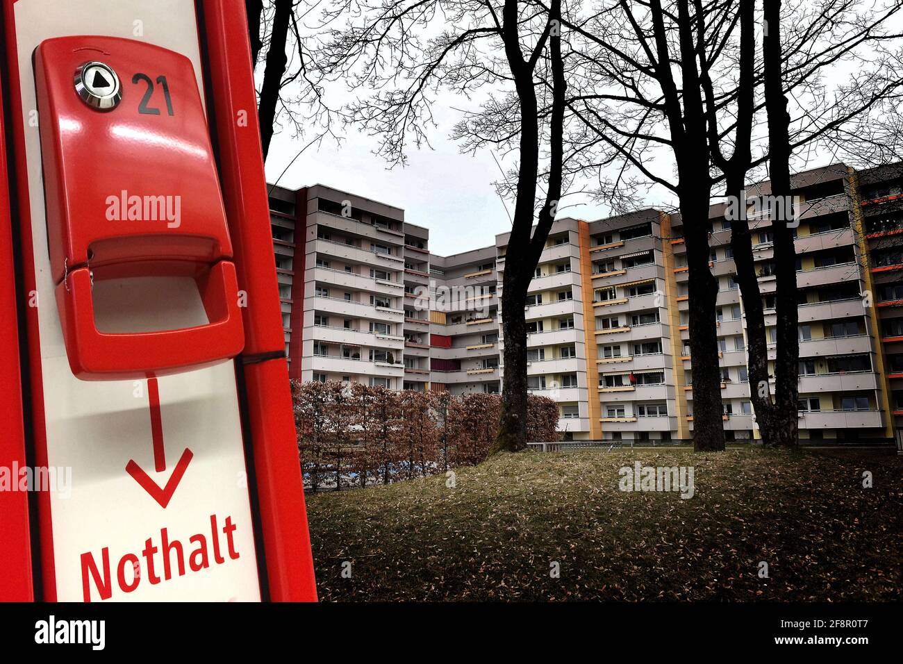 Munich, Deutschland. 15th Apr, 2021. Topic picture, symbol photo/PHOTOMONTAGE- Federal Constitutional Court tips Berlin rent caps! Topic picture rent brake, rented apartment, rental apartments in Munich, rent, rent brake, rent, rent, apartment, tenant, facade, exterior view, building, PHOTOMONTAGE Â | usage worldwide Credit: dpa/Alamy Live News Stock Photo