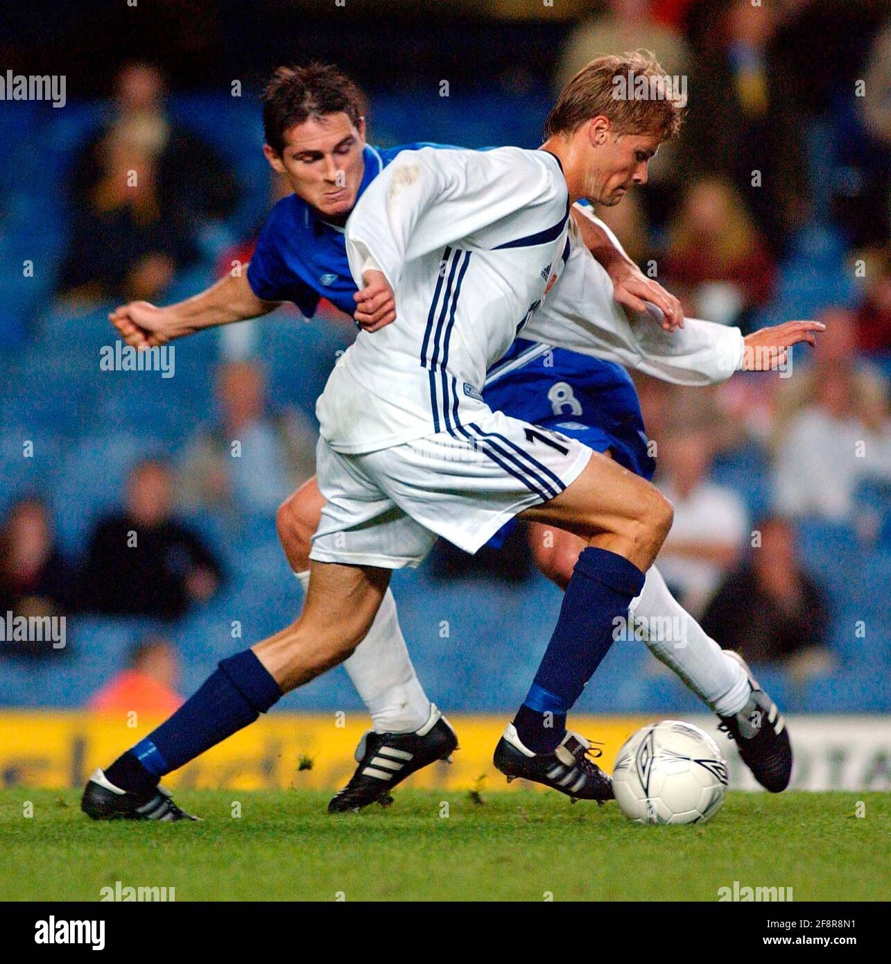 CHELSEA V VIKING FK 19/9/2002 UEFA FRANK LAMPARD AND TOM SANNE CUP PICTURE  DAVID ASHDOWNUEFA CUP FOOTBALL Stock Photo - Alamy