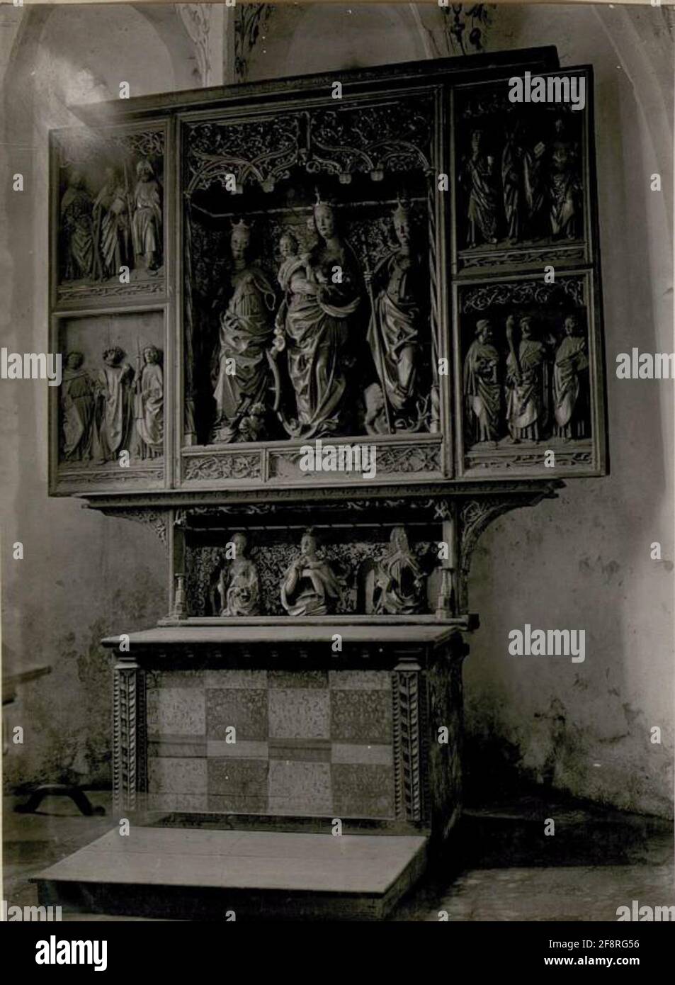 Gothic wing altar hi-res stock photography and images - Alamy