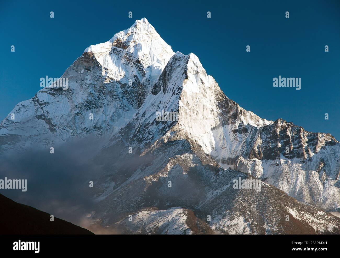North face everest hi-res stock photography and images - Alamy