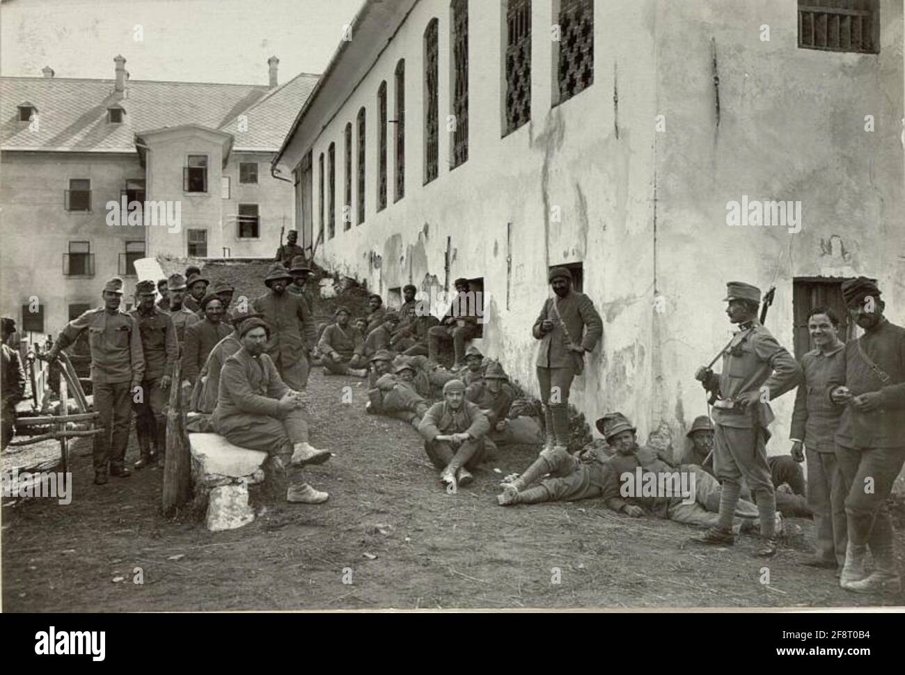 Italian prisoners (Alpini and bersagliere) in Kötschach. Position: Kötschach. He admitted, on 19 September 1915.. Stock Photo