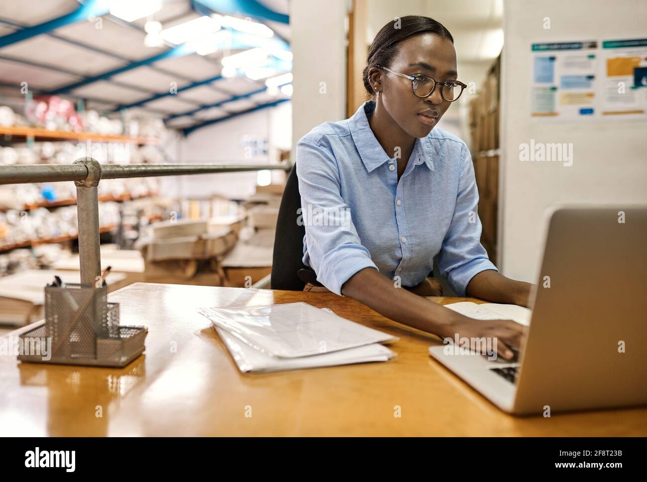 African woman sitting hi-res stock photography and images - Alamy
