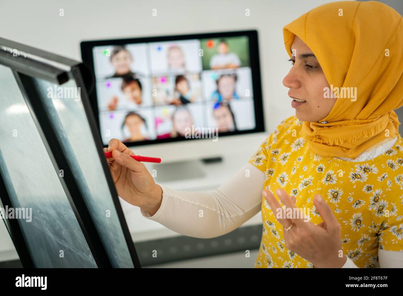 Arab Teacher Female High Resolution Stock Photography And Images Alamy